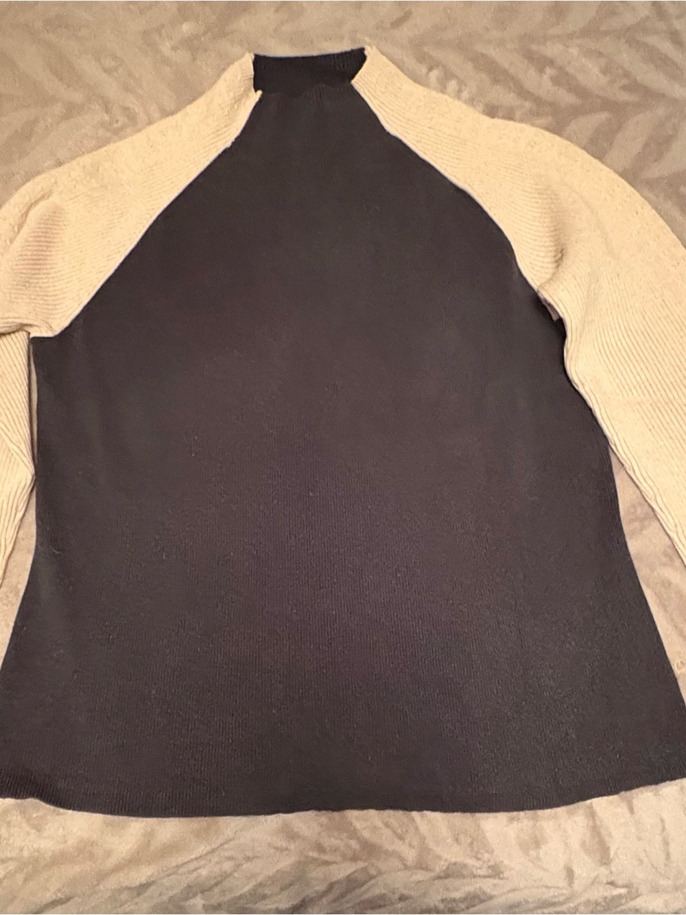 Women’s TommTwo-Tone Crewneck Raglan Sweater - Black and Cream